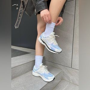 NWT Nike Vomero 5 Royal tint (Women's size 7.5 = Men's 6)
